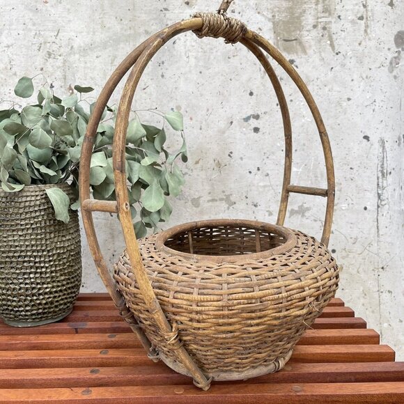 Vintage MCM Wicker Hanging Basket Bentwood Bamboo Structural Handle Large - Picture 5 of 7